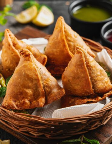 Radhey Sweets - Samosa